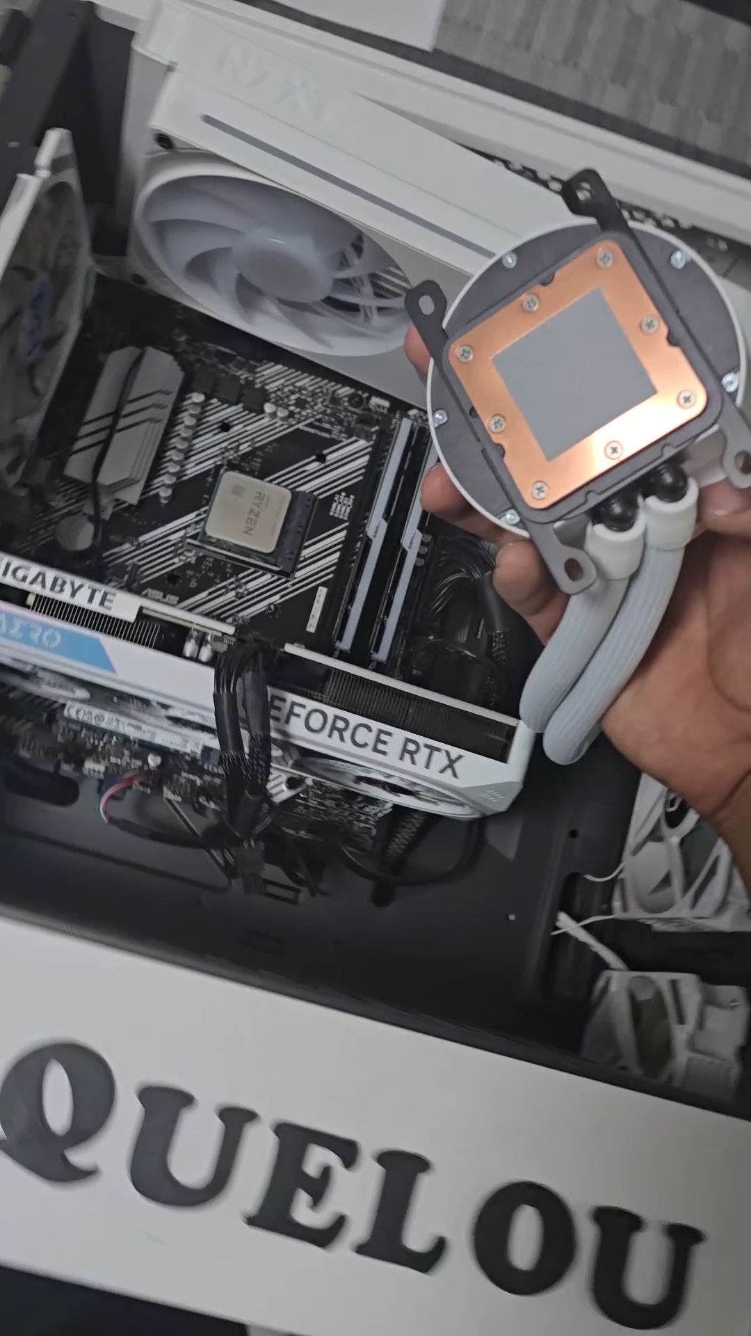 Imágenes 1: Yo la compré y en efecto, ya trae su pastita puesta